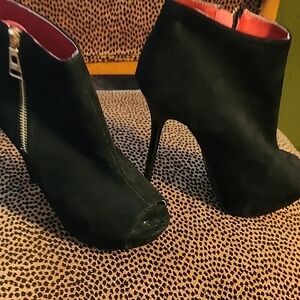 Qupid Black Peep-Toe Ankle Boots